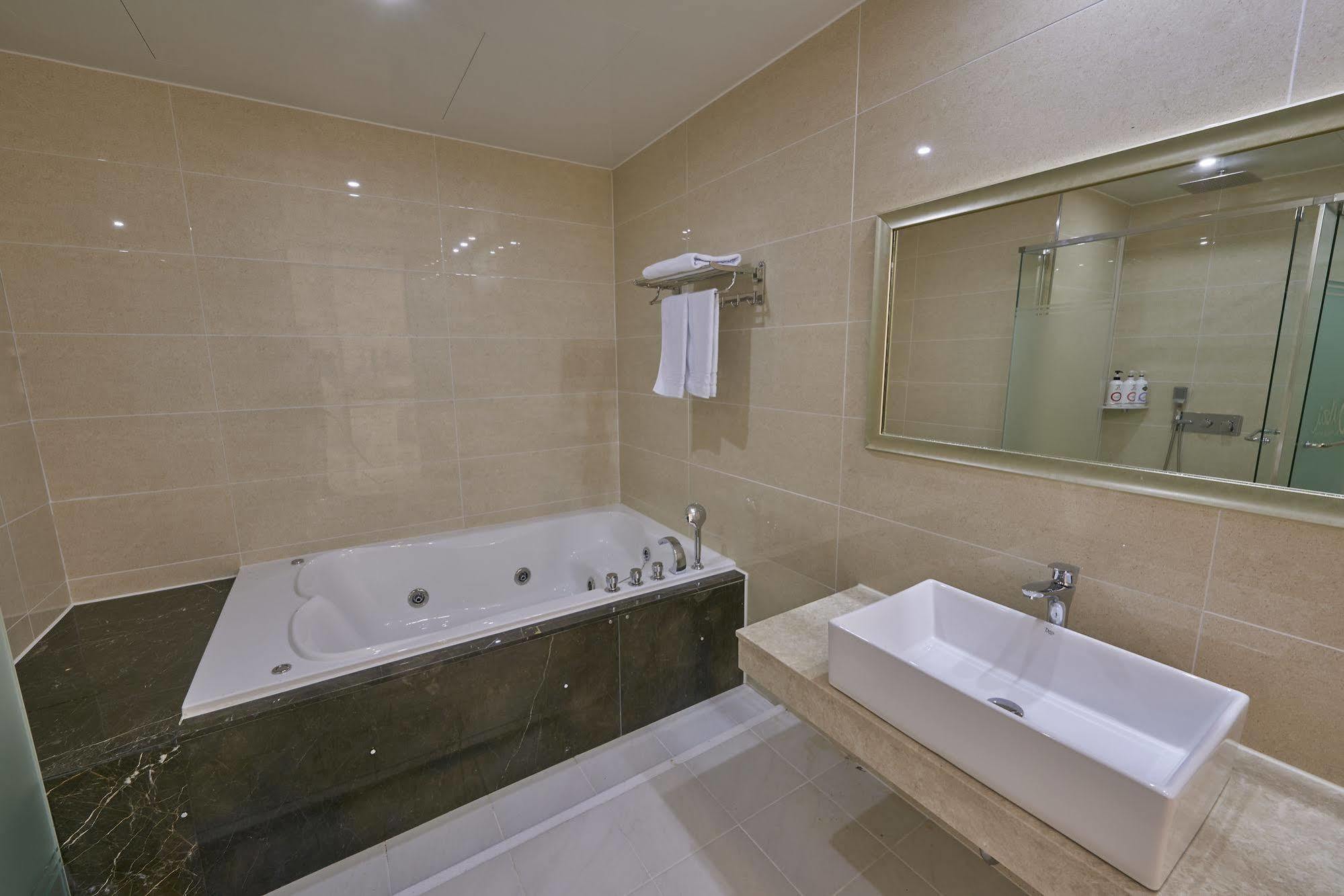 Dubai Hotel Gwangju Metropolitan City Extérieur photo